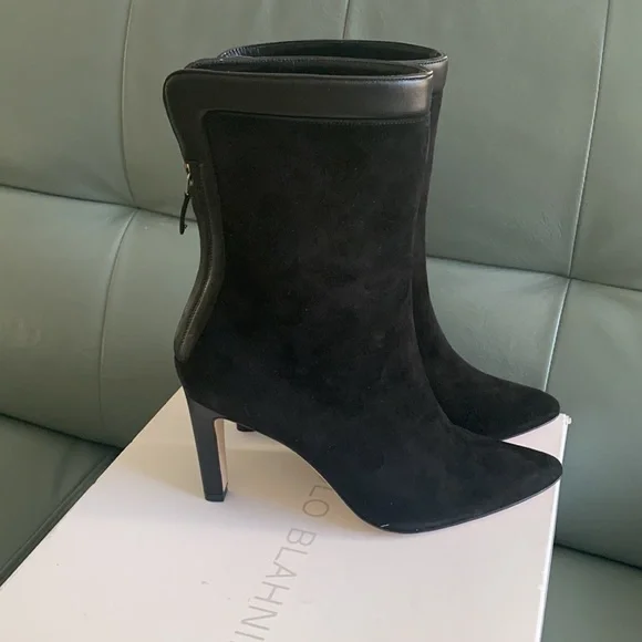 Manolo Blahnik Zufapla Suede Stiletto Ankle Booties - Picture 4 of 8